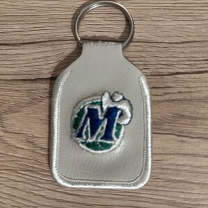 NBA Dallas Mavericks vintage leather white blue logo keychain basketball